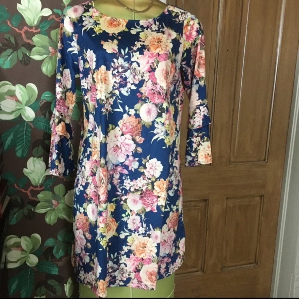 NWOT GILLI Floral Dress with Bell Sleeves